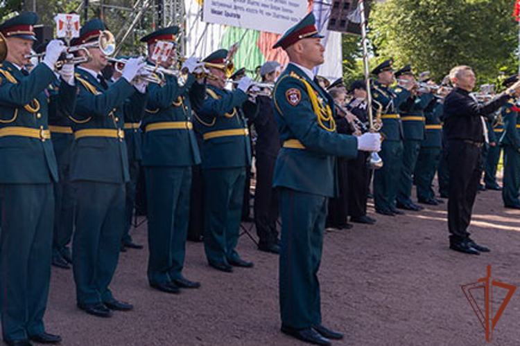 Военный оркестр Северо-Западного округа Росгвардии выступил на фестивале «Музыкальный Петергоф»