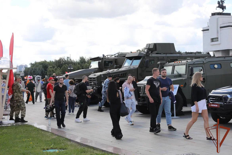 Более 5 тысяч человек посетили культурно-просветительское мероприятие «Один день с Росгвардией» в Москве (видео)