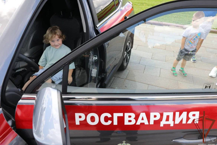 Более 5 тысяч человек посетили культурно-просветительское мероприятие «Один день с Росгвардией» в Москве (видео)