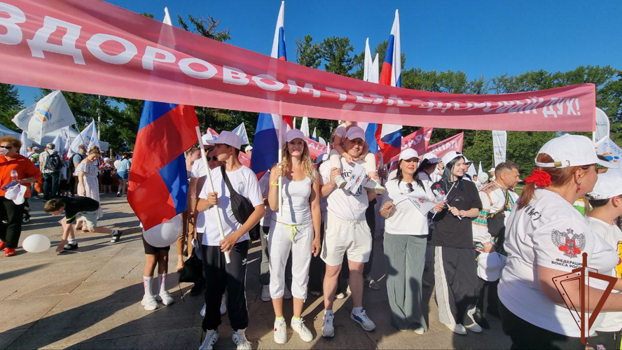 Семьи росгвардейцев приняли участие в центральном параде семей в Москве