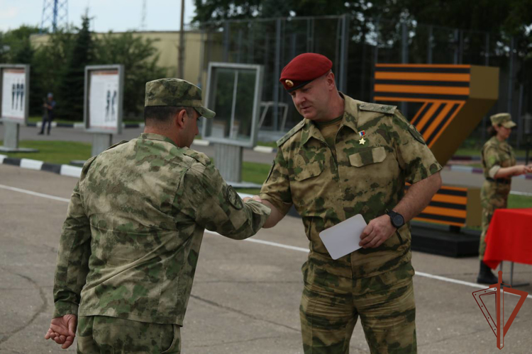 В Центральном округе Росгвардии вручили награды участникам специальной военной операции