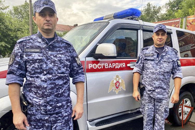 Росгвардейцы оказали помощь жителю Алтайского края, пострадавшему в ДТП