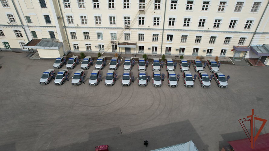 Торжественное вручение ключей от служебных автомобилей сотрудникам Росгвардии прошло в Самаре (видео)