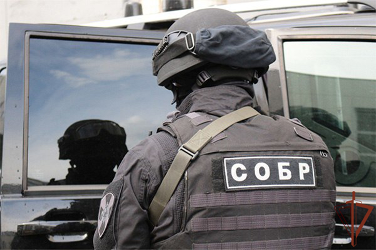 При силовой поддержке спецназа Росгвардии ликвидирована крупная сеть по производству и сбыту контрафактной алкогольной продукции в Ярославской области