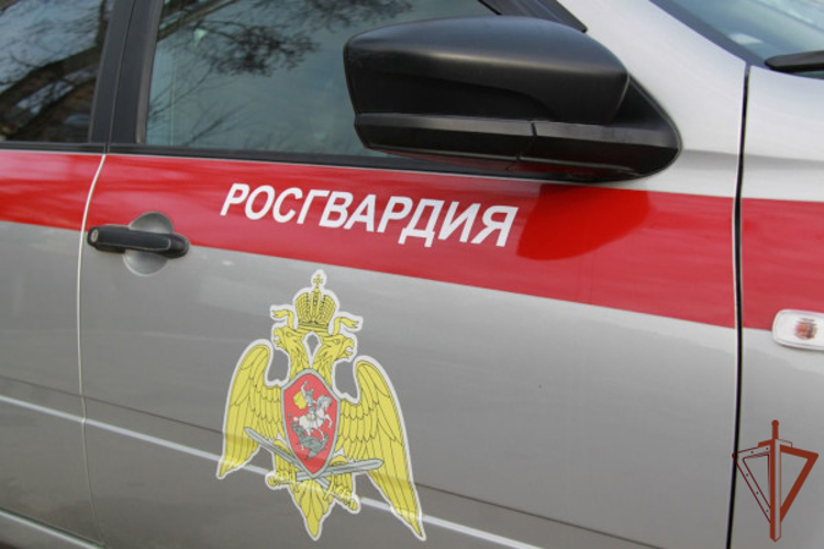 Сотрудники Росгвардии в Омске помогли потерявшейся пожилой женщине вернуться домой
