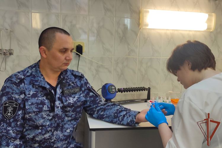 Росгвардейцы в Омске сдали более 30 литров крови в рамках ведомственной акции «От сердца к сердцу»