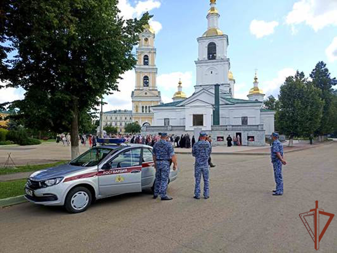 Росгвардейцы в Нижегородской области обеспечили безопасность Дня памяти преподобного Серафима Саровского 