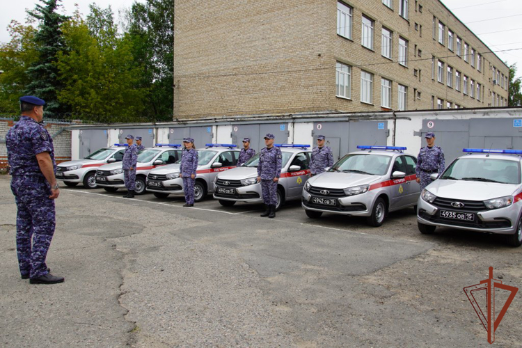 Церемония передачи ключей росгвардейцам от новых автомобилей прошла в Чувашии
