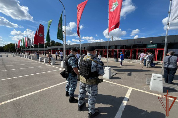 В Москве росгвардейцы обеспечили правопорядок на матче Чемпионата России по футболу 