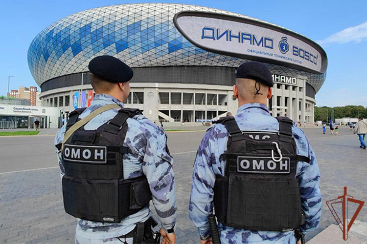 Росгвардейцы обеспечили безопасность на футбольном матче Российской Премьер-Лиги в Москве
