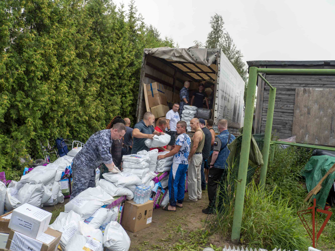 Сотрудники Росгвардии в Санкт-Петербурге направили гуманитарную помощь пострадавшим жителям Курской области