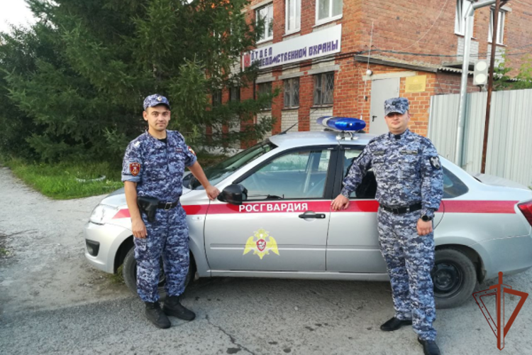 Сотрудники Росгвардии в Свердловской области нашли пропавшего подростка
