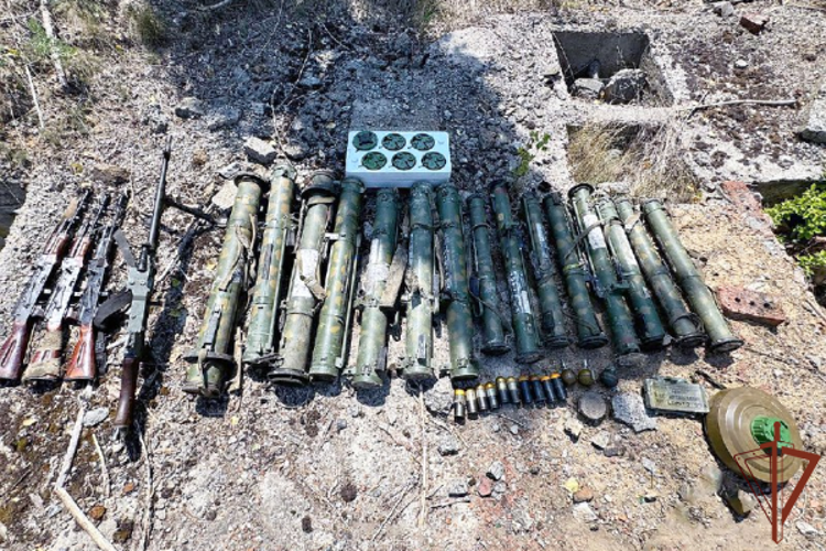 Разведчики Росгвардии обнаружили в ДНР полевой склад ВСУ с вооружением западного производства 