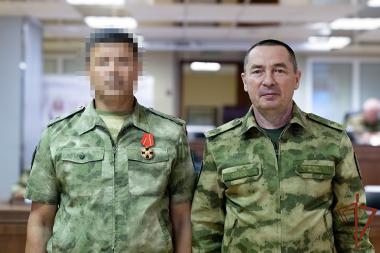 Военнослужащим Уральского округа Росгвардии вручены государственные награды
