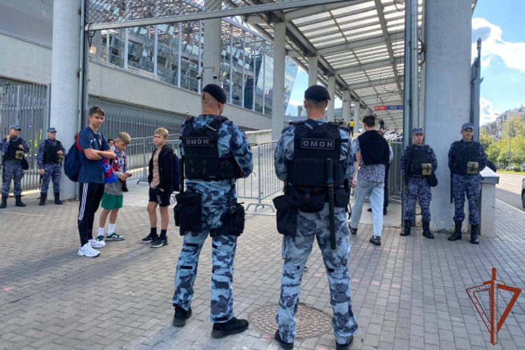 Росгвардейцы обеспечили правопорядок на футбольных матчах 2-го тура Кубка России в Москве