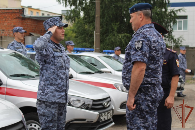 Церемония передачи ключей росгвардейцам от новых автомобилей прошла в Чувашии