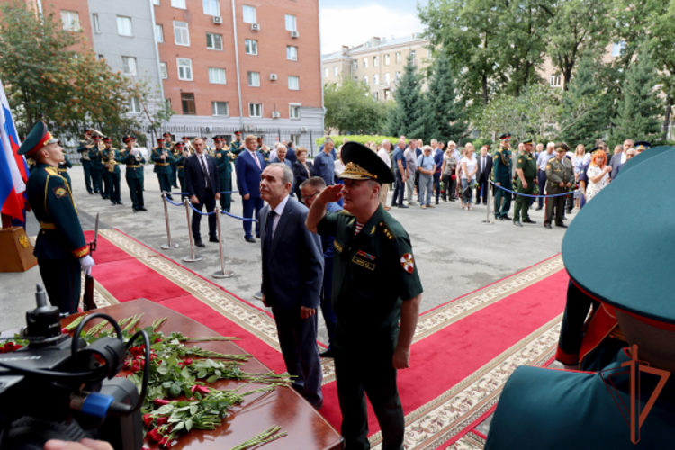 Командующий Сибирским округом Росгвардии принял участие в открытии мемориальной доски Герою России Анатолию Квашнину