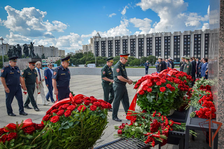 Делегация Северо-Западного округа Росгвардии приняла участие в памятном мероприятии в Санкт-Петербурге