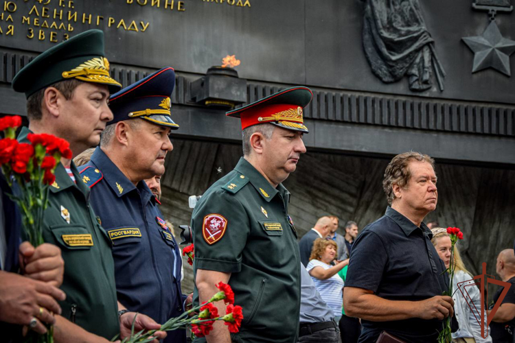 Делегация Северо-Западного округа Росгвардии приняла участие в памятном мероприятии в Санкт-Петербурге