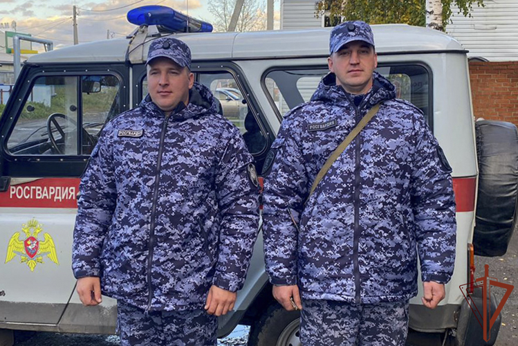 Сотрудники Росгвардии в Кузбассе помогли потерявшемуся 5-летнему ребенку вернуться домой