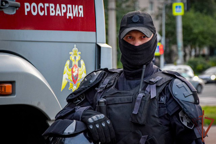 Военнослужащие и сотрудники Росгвардии в Санкт-Петербурге обеспечили безопасность хоккейного матча