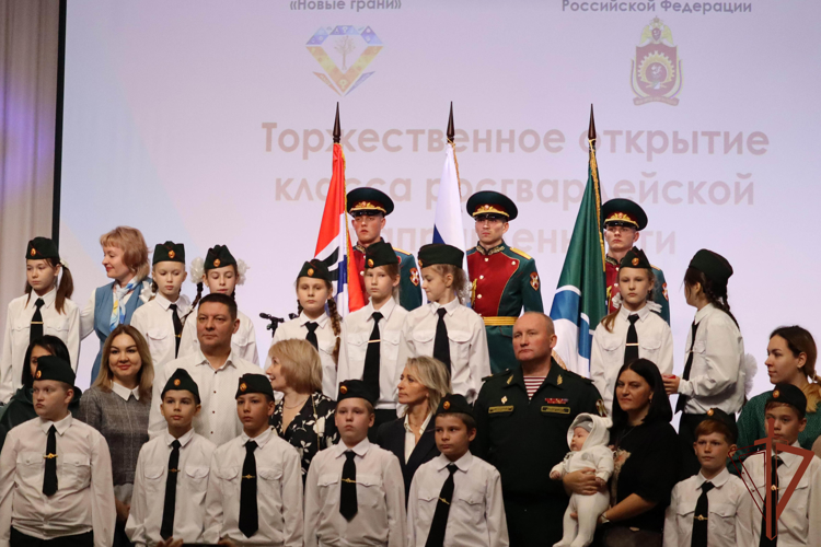 Новосибирский военный институт Росгвардии открыл новый профильный класс в подшефной школе