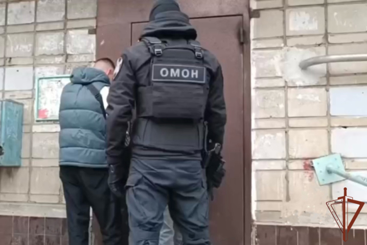 На Среднем Урале при содействии ОМОН Росгвардии задержаны подозреваемые в киберпреступлении