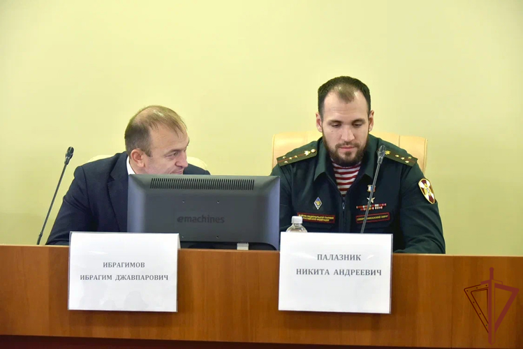 Офицер Росгвардии Герой России Никита Палазник принял участие в круглом столе «Служу Отечеству» в Пятигорске