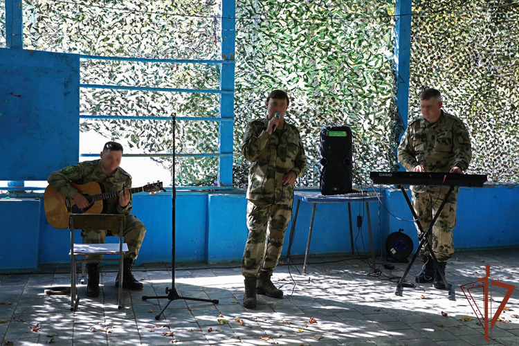 Военные музыканты Образцово-показательного оркестра Росгвардии выступили с концертами на передовой в зоне СВО  (видео)