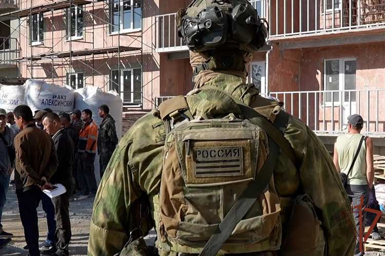 Росгвардейцы совместно с сотрудниками ФСБ России, полиции и военного комиссариата провели профилактическую операцию в ДНР (видео)