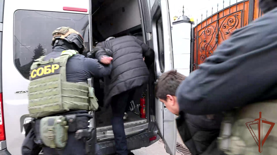 Спецназ Росгвардии оказал содействие в проведении антинаркотического рейда в Ленинградской области (видео)