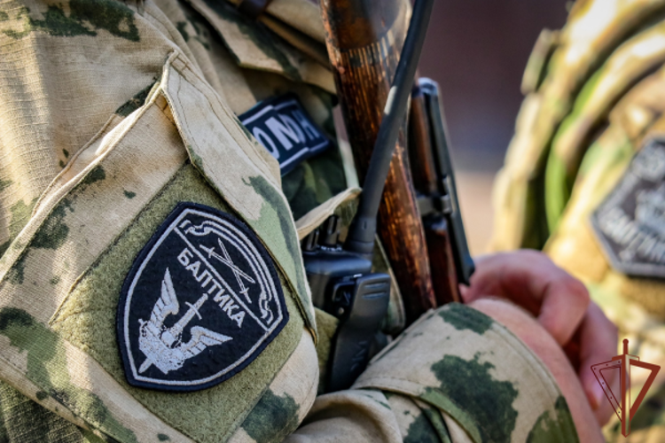 В Санкт-Петербурге при силовой поддержке ОМОН Росгвардии задержаны подозреваемые в умышленном повреждении железнодорожного оборудования (видео)