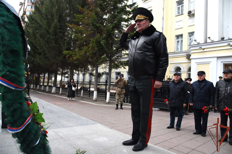 В декаду пожилого человека командующий Сибирским округом Росгвардии поздравил ветеранов войск правопорядка