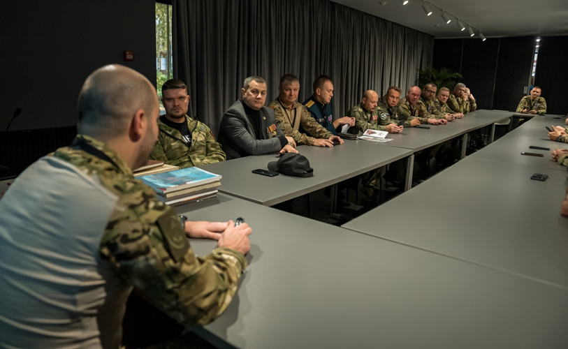 Военнослужащие Росгвардии приняли участие в патриотической творческой мастерской для участников СВО в Нижнем Новгороде (видео)