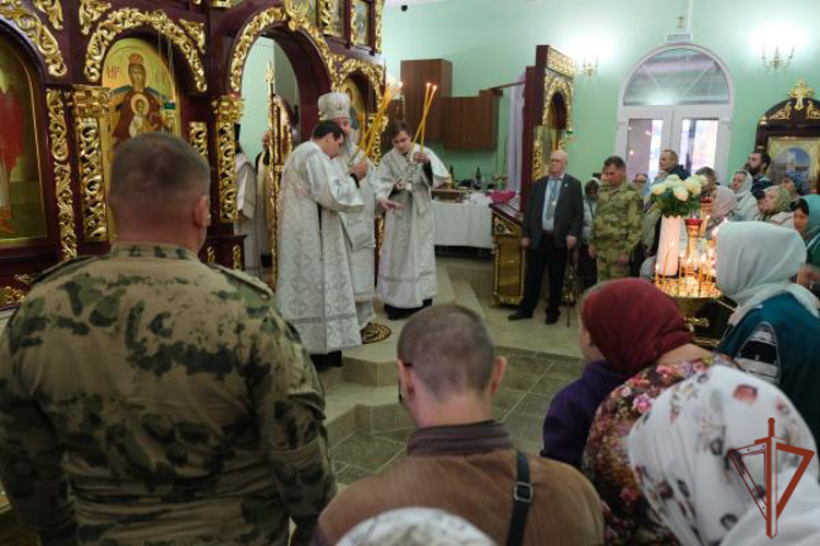 Росгвардейцы приняли участие в освящении храма в Курской области