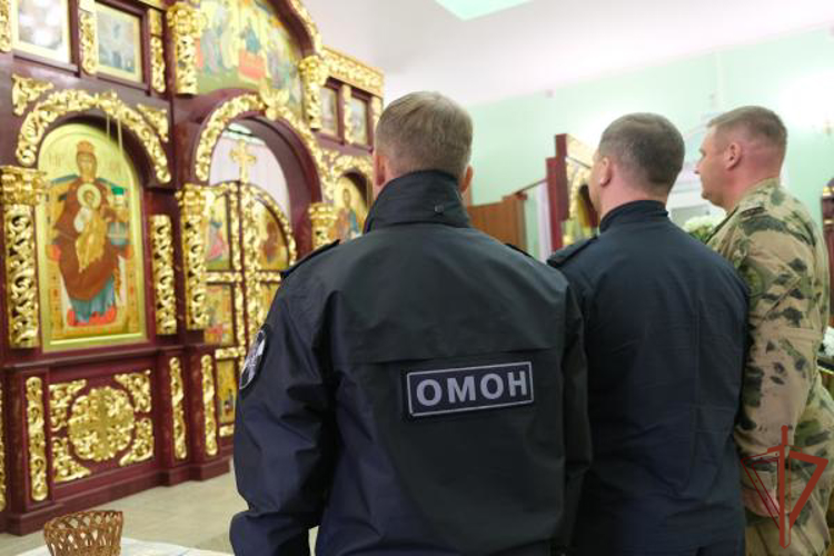 Росгвардейцы приняли участие в освящении храма в Курской области