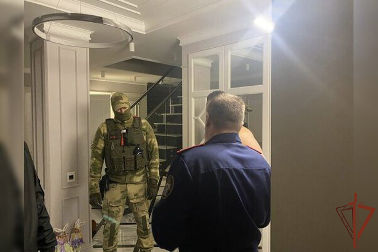 В Смоленске при содействии СОБР Росгвардии задержан подозреваемый в даче взятки в крупном размере (видео)