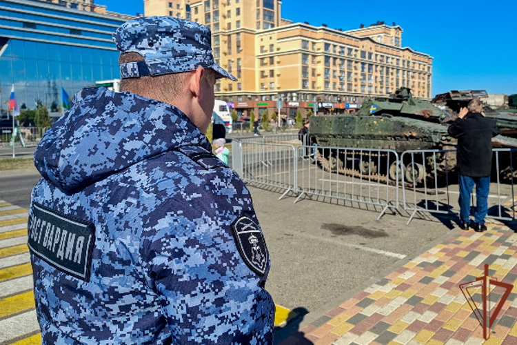 Росгвардейцы обеспечили правопорядок на выставке трофейной техники  в Ставрополе