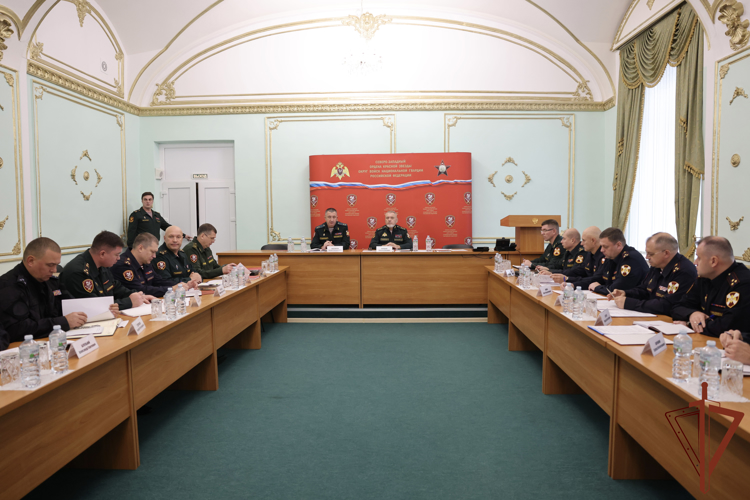 Заместитель директора Росгвардии генерал-полковник Алексей Воробьев подвел итоги служебно-боевой деятельности Северо-Западного округа Росгвардии (видео)