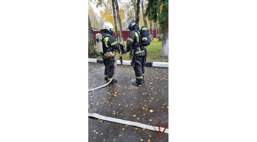 В Псковской области росгвардейцы совместно с сотрудниками МЧС провели противопожарное учение