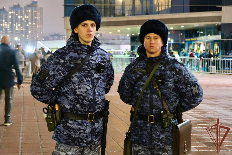 Росгвардейцы обеспечили безопасность матча КХЛ в Санкт-Петербурге 