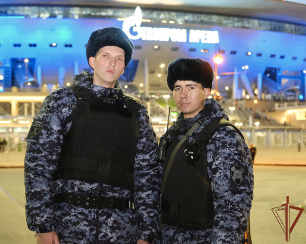 В Санкт-Петербурге сотрудники Росгвардии обеспечили безопасность футбольного матча 