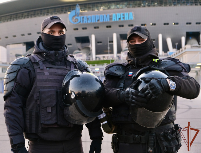 В Санкт-Петербурге сотрудники Росгвардии обеспечили безопасность футбольного матча 