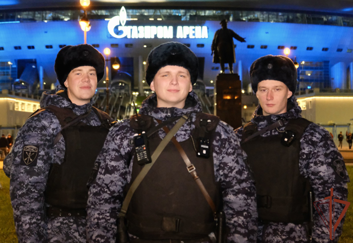 В Санкт-Петербурге сотрудники Росгвардии обеспечили безопасность футбольного матча 