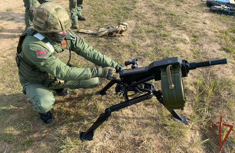Бойцы ОМОН «Скорпион» Росгвардии оттачивали мастерство тактико-специальной подготовки в полевых условиях (видео)