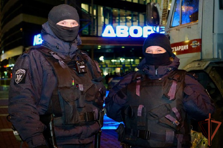 Росгвардейцы обеспечили безопасность матча КХЛ в Санкт-Петербурге  