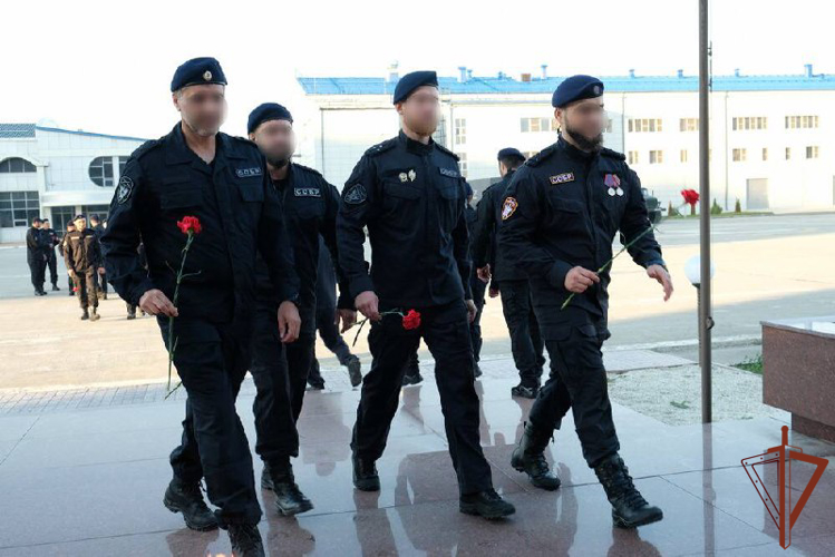 На Северном Кавказе поздравили сотрудников СОБР Росгвардии с профессиональным праздником