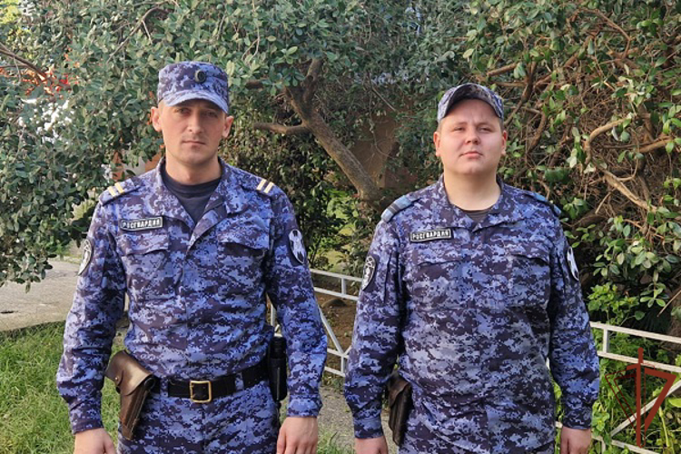 В Сочи сотрудники Росгвардии оперативно доставили в больницу пенсионера с сердечным приступом