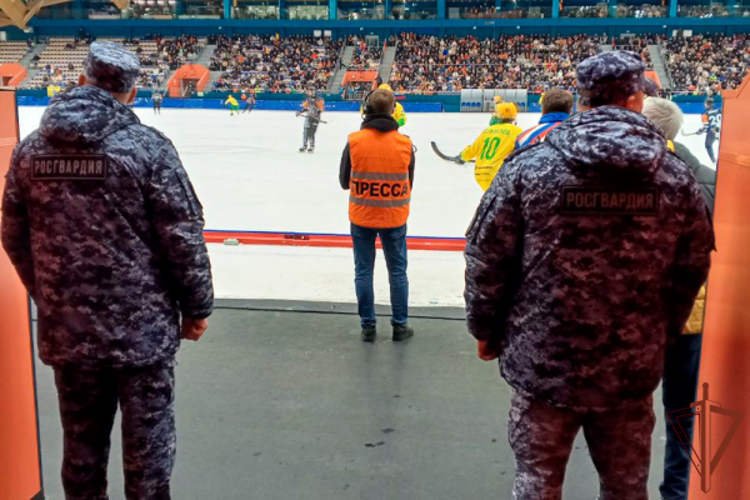 Сотрудники Росгвардии обеспечили охрану правопорядка на финале Чемпионата России по хоккею с мячом в Кузбассе
