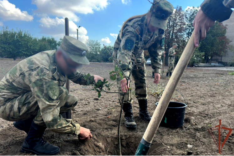 Военнослужащие Росгвардии заложили «Аллею памяти» в Запорожской области